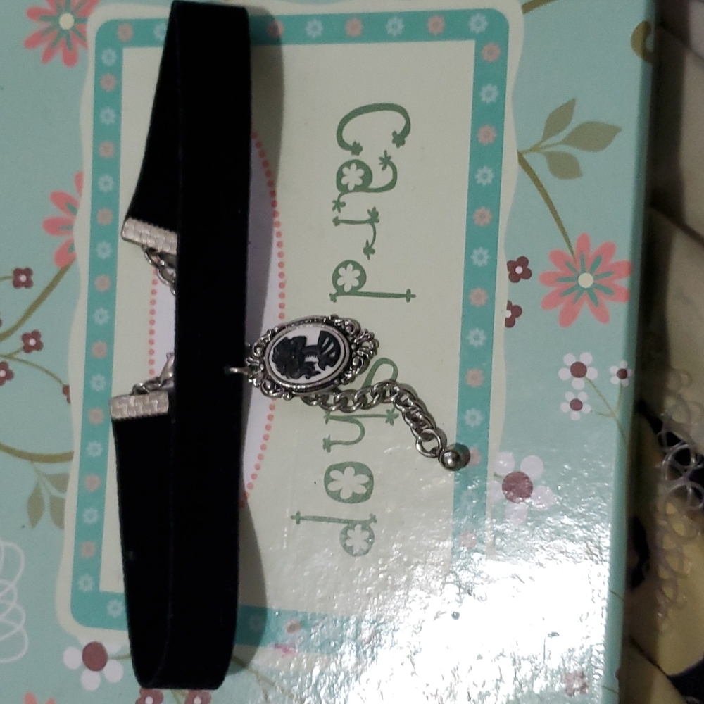 Black choker